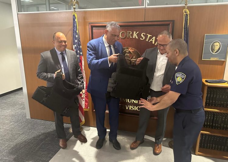 Nueva York dona 849 chalecos antibalas a la Policía Nacional y la DNCD