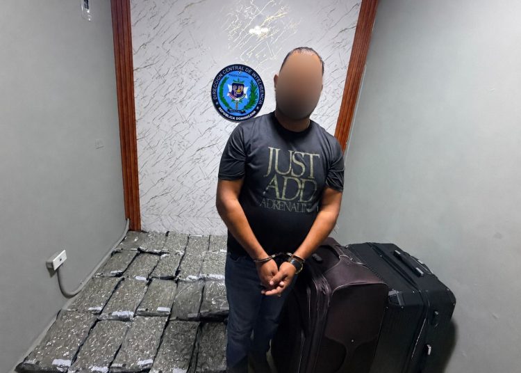 Policía Nacional apresa hombre y ocupa 69 paquetes de presunta marihuana en La Romana