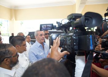 Abinader encabeza simulación nacional del COE para evaluar respuesta ante huracanes