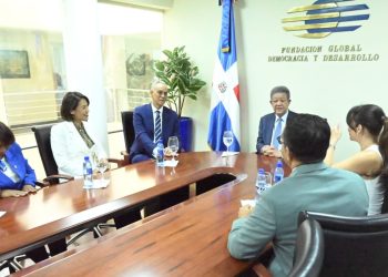 Fernández se reúne con presidenta del Parlacen en Funglode