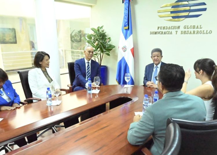 Fernández se reúne con presidenta del Parlacen en Funglode