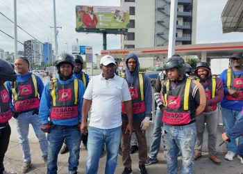Motoconchistas de la Av. Churchill defienden su derecho al trabajo ante medidas de regulación del sector