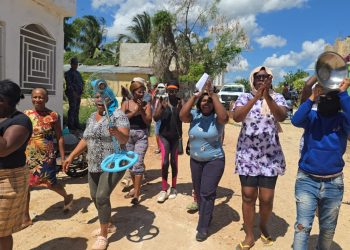 Residentes de Villa Progreso protestan por apagones de hasta tres días y exigen solución a Edeeste