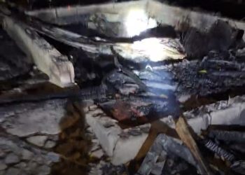 Vivienda resulta destruida por incendio en comunidad de Villa Tapia