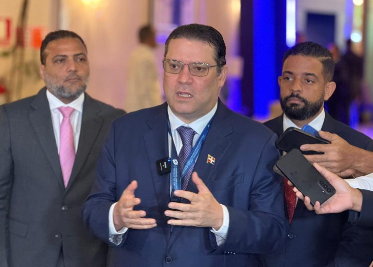 Yayo Sanz Lovatón asegura Gobierno mantendrá subsidios a combustibles pese a volatilidad del petróleo