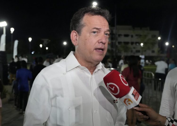 Ito Bisonó destaca visión y gestión de Carolina Mejía tras inauguración del Paseo 30 de Mayo