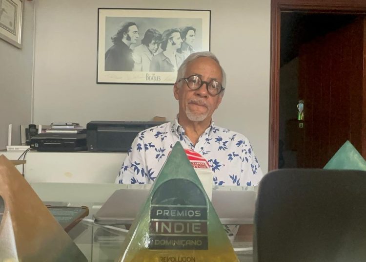 “La música dominicana está de luto”: Jochy Sánchez lamenta la muerte de Alex Bueno y destaca su legado inmortal