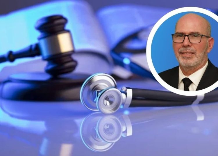 Médico advierte sobre sustitución de consulta médica presencial por la Inteligencia Artificial
