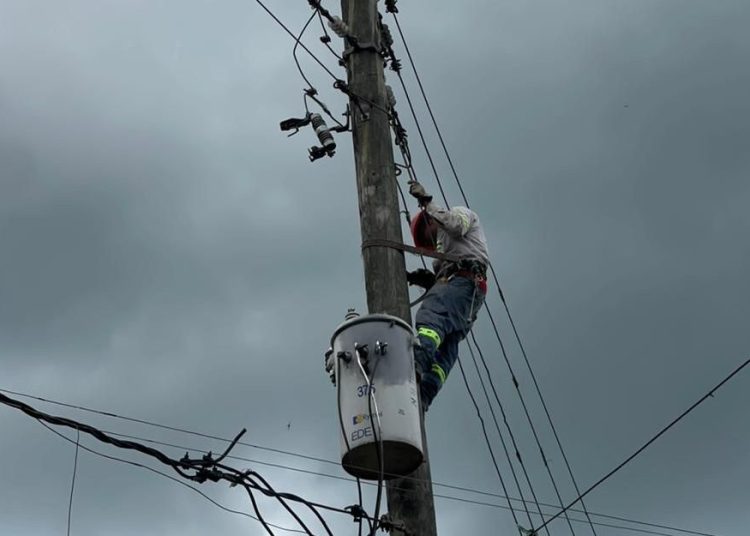 Edeeste fortalece el servicio eléctrico en Sierra Prieta y Yamasá con división estratégica de recloser