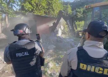 DNCD desmantela punto de drogas y derriba vivienda usada para microtráfico en Guayabal