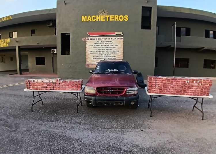 Decomisan 50,000 cigarrillos ocultos en compartimento secreto durante operativo en Santiago Rodríguez