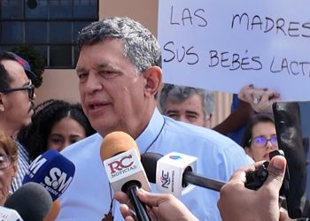 Sacerdote respalda eliminación del protocolo migratorio en hospitales y denuncia presuntos abusos