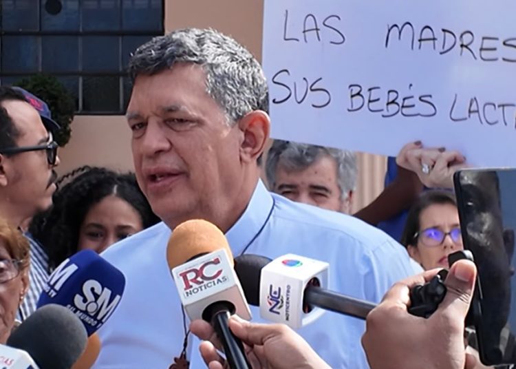 Sacerdote respalda eliminación del protocolo migratorio en hospitales y denuncia presuntos abusos