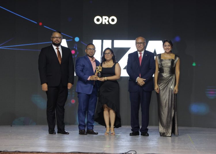 Ajiza Agroindustrial recibe premio Oro en reconocimiento a la calidad del sector privado