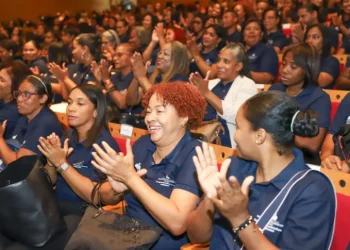 Más de 200 personas se gradúan como cuidadoras de adultos mayores en el Gran Santo Domingo