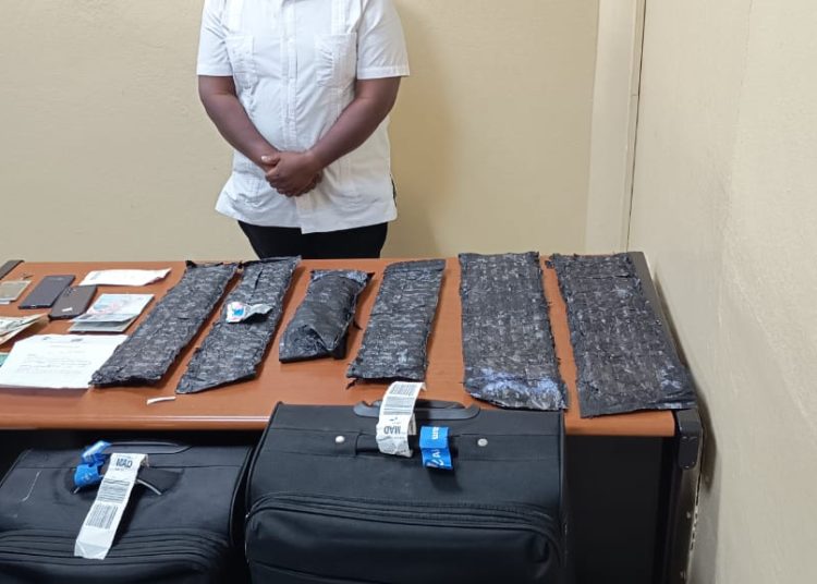 Capturan a extranjero en el Aeropuerto del Cibao con paquetes de presunta cocaína en su equipaje