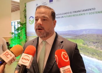 Ministro de Medio Ambiente espera incendio en Sierra de Bahoruco quede controlado en las próximas 72 horas
