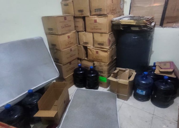 Policía desmantela fábrica clandestina de bebidas adulteradas en Los Alcarrizos