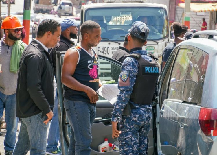 Ayuntamiento de Los Alcarrizos realiza operativo de recuperación de espacios públicos y fiscalización vehicular