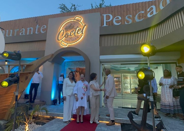 Coctel del Mar abre sus puertas en Santiago con amplia oferta gastronómica basada en productos del mar