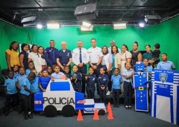 Niños rinden emotivo homenaje a la PN con el proyecto “Policía que Salva a la Gente”
