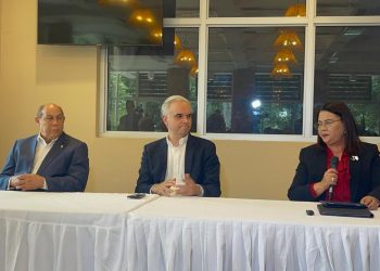 Gobierno impulsa reforma educativa y abre consulta nacional para rediseñar todo el sistema de enseñanza en Santiago
