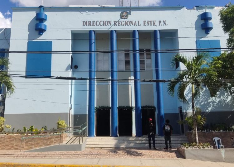 Policía apresa a una pareja con arma de fuego ilegal y cargadores de alta capacidad en Miches