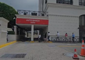 Evacúan torre de Scotiabank en la  Churchill tras fuerte temblor de tierra