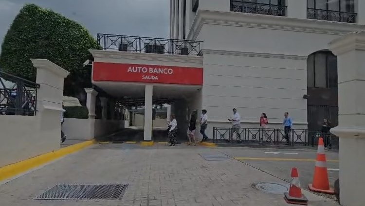 Evacúan torre de Scotiabank en la  Churchill tras fuerte temblor de tierra