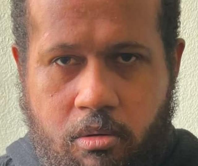 Heredar terminó en tragedia: hombre mata y decapita a su tío en disputa familiar en Moca