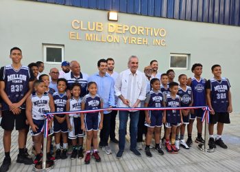 Abinader entrega remozado el Club Deportivo El Millón Yireh del Distrito Nacional