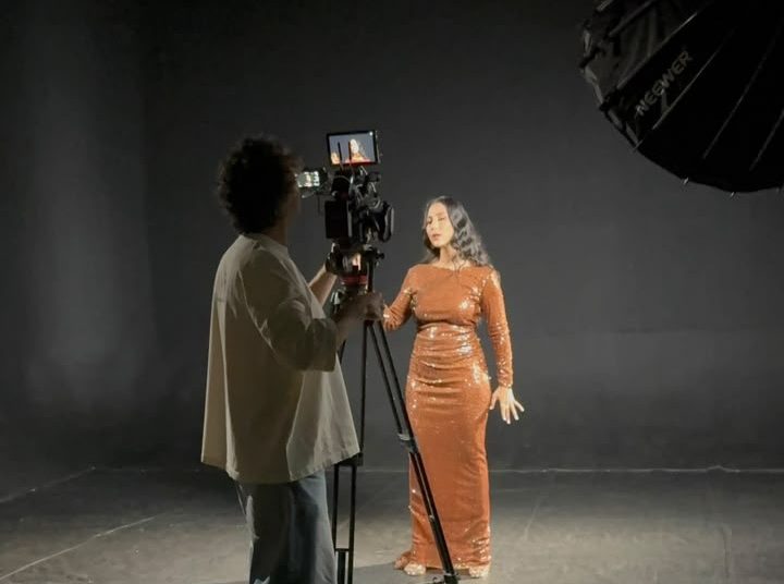 Nathalie Peña-Comas estrena  videoclip de «Esclavo y Amo»