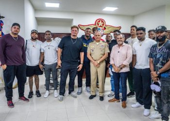 Gobierno trae tercer grupo de peloteros dominicanos varados en Venezuela