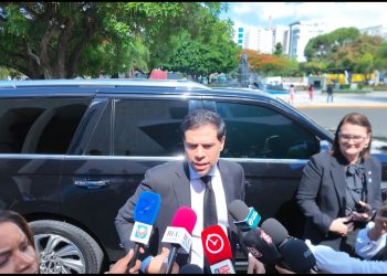 Roberto Ángel asegura “es un momento muy sensible para el arte” tras la muerte de Alex Bueno