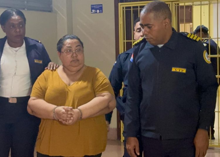 Trasladan a la sala de audiencias a Dilcia Isabel Vargas Sánchez, implicada en Operación Onco14