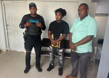 Se entrega a las autoridades joven buscado por presunto atraco a mano armada en Pedro Brand