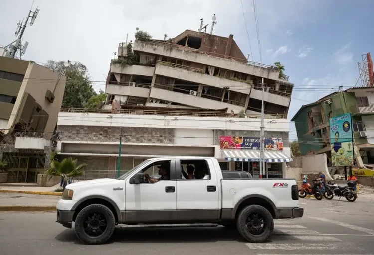 El mundo se vuelca sobre Venezuela con equipos de rescate y ayuda humanitaria