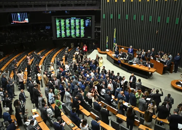 Congreso de Brasil suspende norma que garantizaba aborto legal a menores víctimas de violación