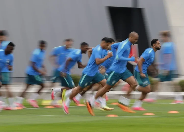 Brasil se entrena con todos sus efectivos menos Raphinha; Alisson trabaja con normalidad