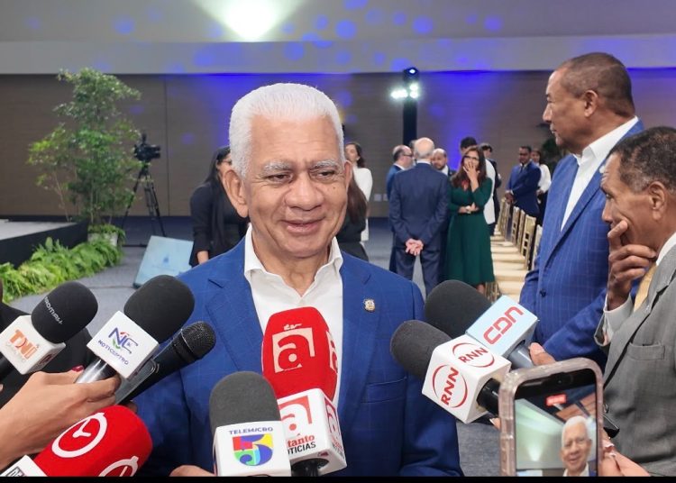 Ricardo de los Santos defiende estabilidad económica ante advertencia de comerciantes por posibles alzas de precios