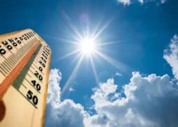 Polvo del Sahara aumentará en las próximas horas; vaguada y onda tropical provocarán aguaceros aislados