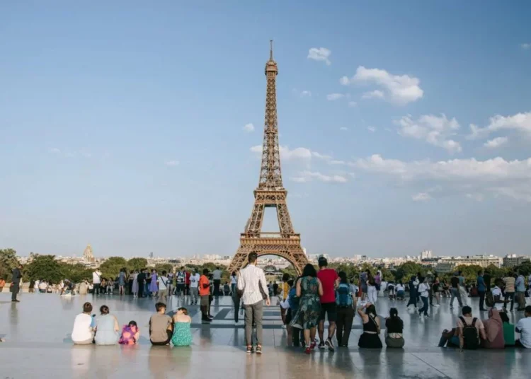 Casi 70,000 personas sin electricidad en Francia por una avería ligada al calor