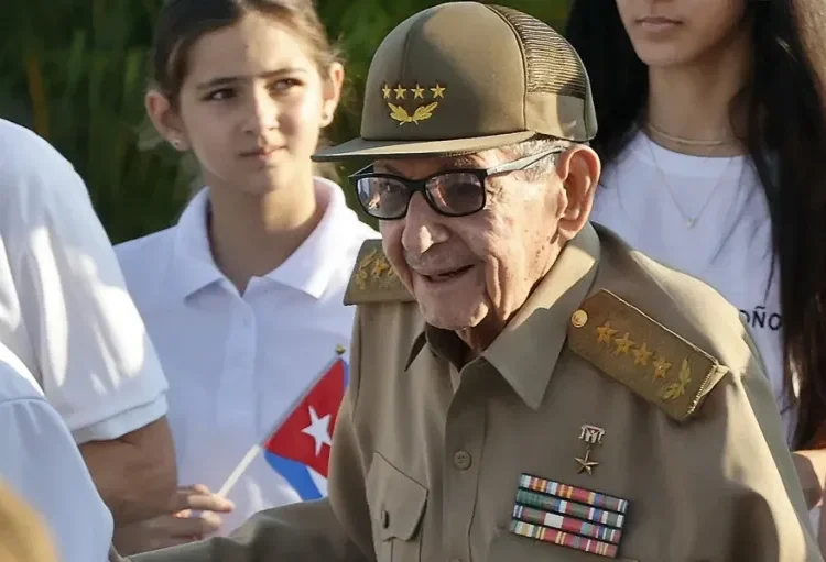 Raúl Castro aparece por primera vez en un acto público tras la acusación penal en EE.UU.