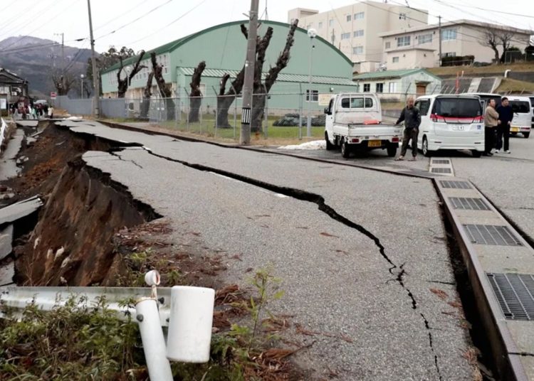 Terremoto de magnitud 5.6 sacude Japón y obliga a suspender servicios del tren bala