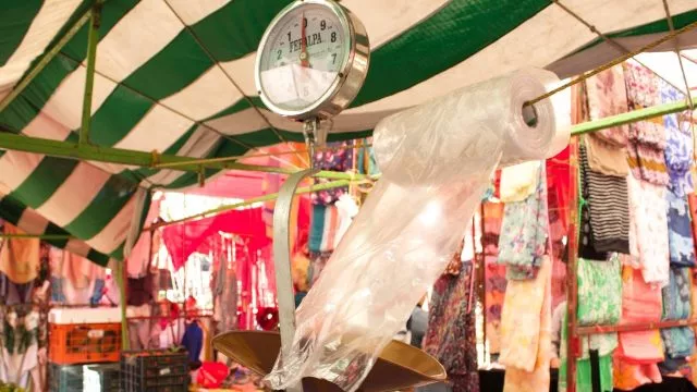Comerciantes formales denuncian desventaja ante informales y el internet