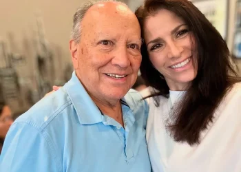 Padre de Alessandra Rosaldo fallece a los 84 años tras sufrir un infarto