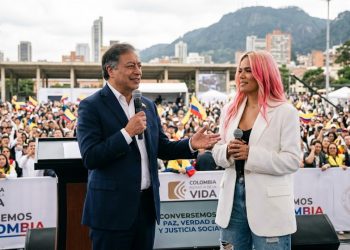 Petro agradece a Karol G y defiende la verdad y la reconciliación en Colombia