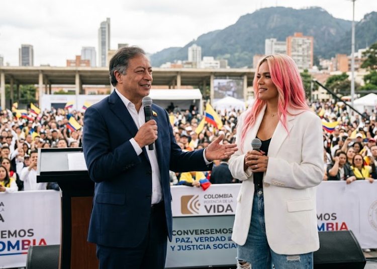 Petro agradece a Karol G y defiende la verdad y la reconciliación en Colombia