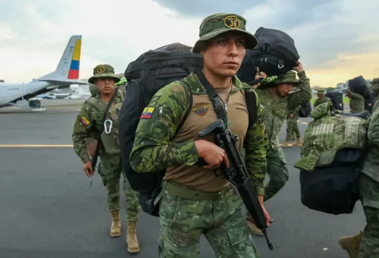 Ecuador despliega 13.000 militares en cuatro provincias para reforzar las operaciones contra el crimen