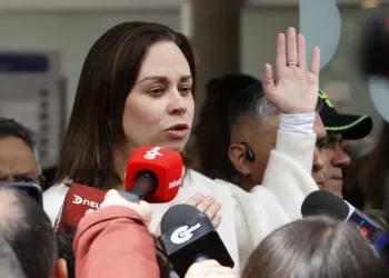 La viuda del asesinado senador colombiano Miguel Uribe Turbay apunta a un posible crimen de Estado